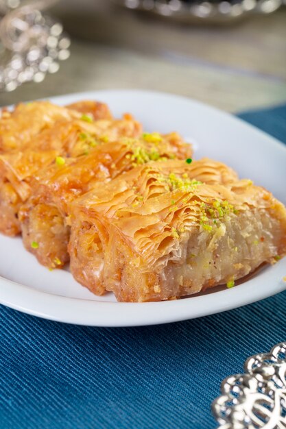 Handgemachtes Baklava, traditioneller türkischer Gebäckabschluß oben