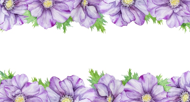 Handgezeichnete Aquarellgrenze von lila Anemonen mit grünen Blättern Frühlingskomposition für Hochzeitseinladungen Grußkarten