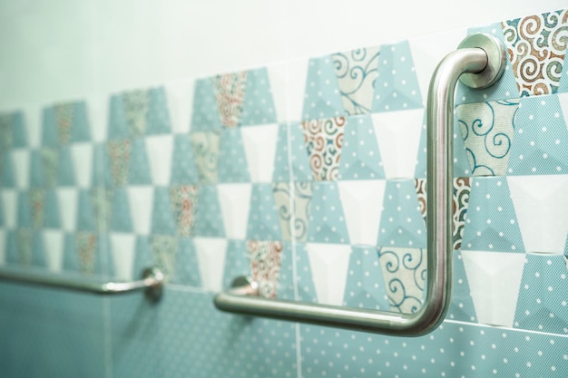 Handhaben Sie die Sicherheit im Toilettenbad auf der Krankenstation für Patienten, die ein gesundes, starkes medizinisches Konzept haben
