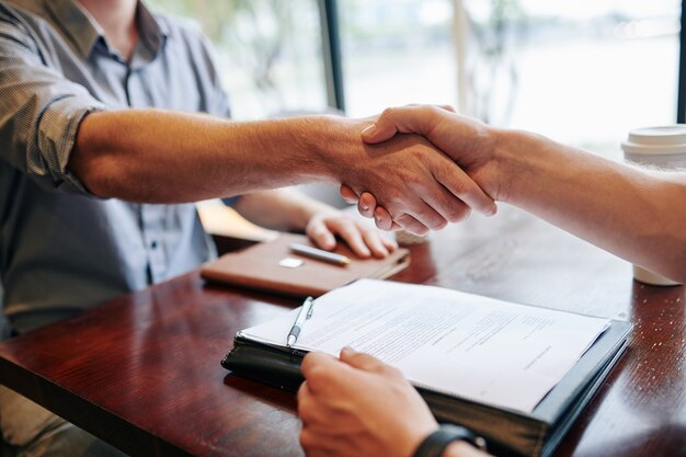 Foto handschlag von geschäftspartnern