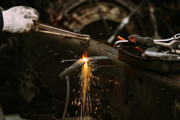Handschweißen von Metall in der Industrie