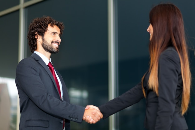 Handshake de pessoas de negócios