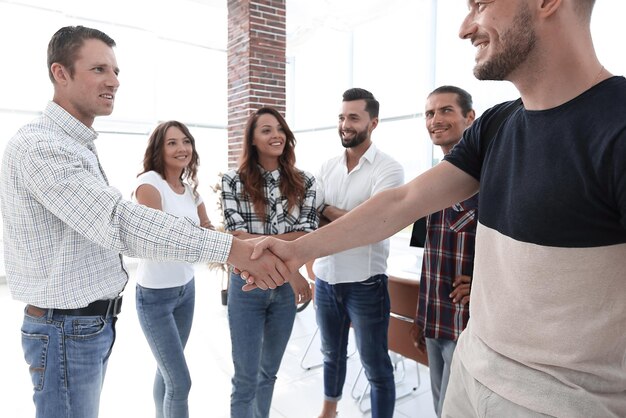 Foto handshake-geschäftsleute