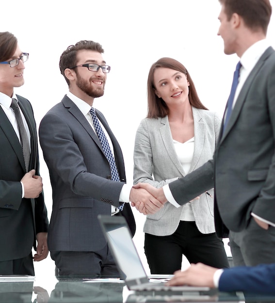 Handshake-Geschäftspartner im Büro