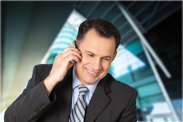 Handy Telefon Männer Geschäft am Telefon Geschäftsmann lächeln