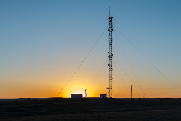 Handyturm bei Sonnenuntergang