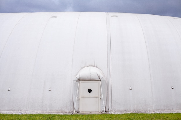 Hangar inflável branco, toldo de lona.