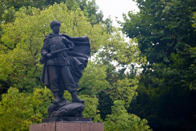 Hangzhou China 13 de agosto de 2018 Memorial da Guerra da Coreia perto do Lago Oeste erguido em 1954 para comemorar os voluntários do povo chinês que ajudaram a Coreia a resistir às invasões americanas