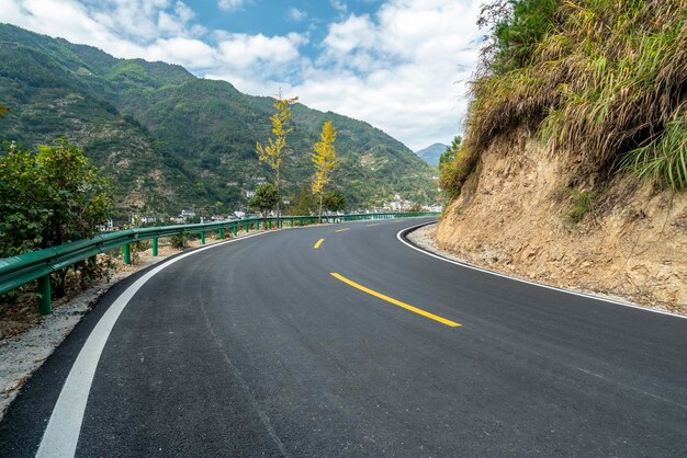 Hangzhou Qiandao Lake Mountain Forest Highway