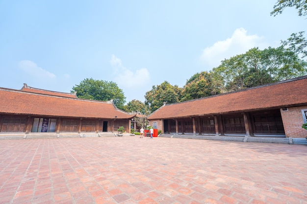 HanóiVietnam novembro 12017 Templo da Literatura também chamado de Van Mieu Quoc Tu Giam também conhecido como primeiro Templo de Confúcio e antiga universidade em Hanói