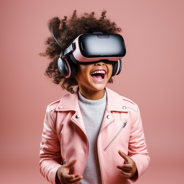 Happy Kid disfruta usando VR, la tecnología futurista de educación y entretenimiento.