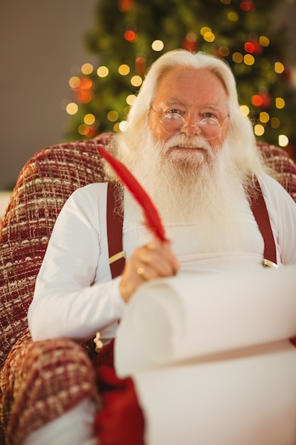 Happy Santa Writing List na poltrona