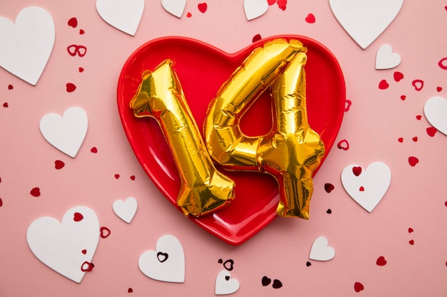 Happy Valentinstag Hintergrund rotes Herz mit Foliennummer Luftballons