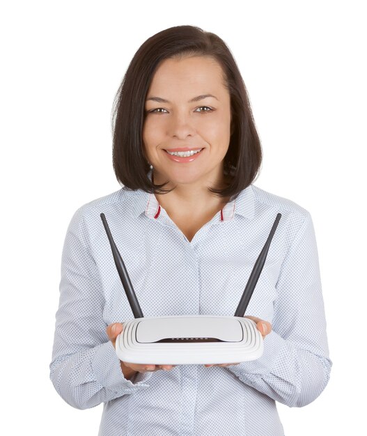 Hardware de roteador de modem sem fio em mãos de mulher em um fundo branco