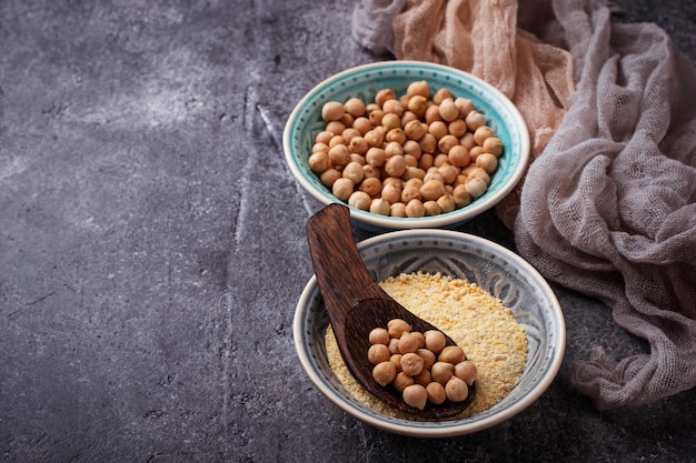 Harina de garbanzos sin gluten. Enfoque selectivo