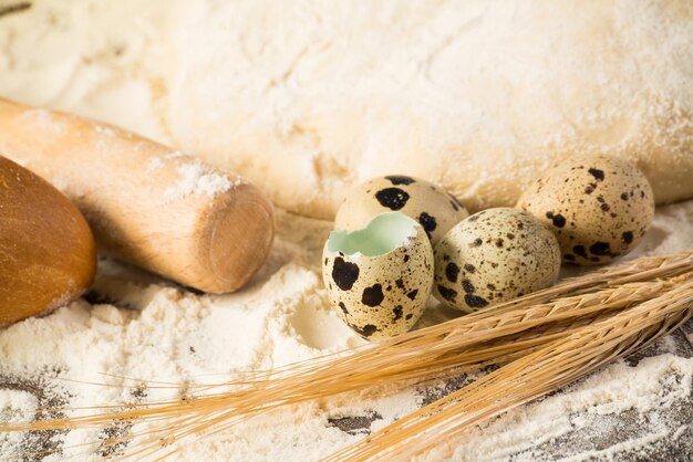 Foto harina huevos pan blanco espigas de trigo