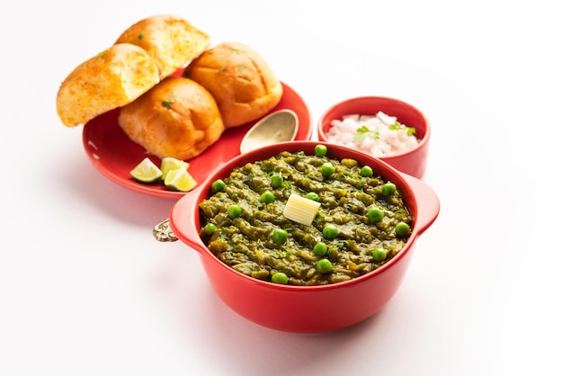 Hariyali green Pav bhaji é uma variação de um tradicional pav bhaji feito com vegetais folhosos