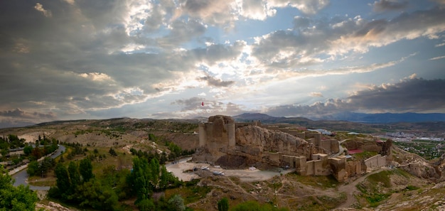 Hasankeyf antes de ser inundado Vista do castelo de Hasankeyf Ponte Hasankeyf Histórica Hasankeyf