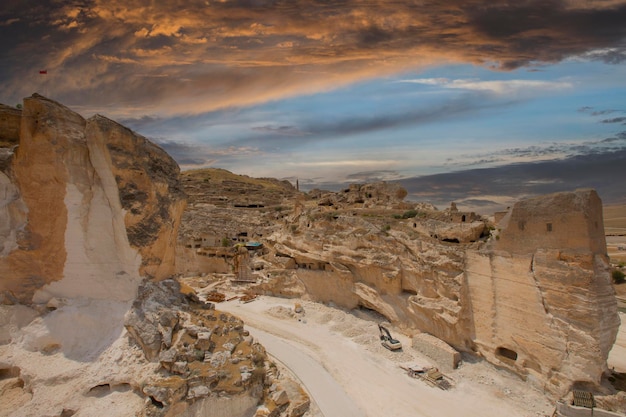 Hasankeyf antes de ser inundado Vista do castelo de Hasankeyf Ponte Hasankeyf Histórica Hasankeyf