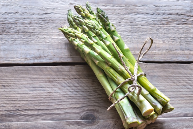 Haufen frischer Spargel