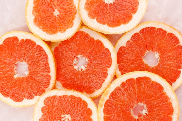 Haufen Scheiben von Grapefruit