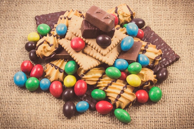 Haufen Süßigkeiten mit viel Zucker Reduktion ungesundes Essen