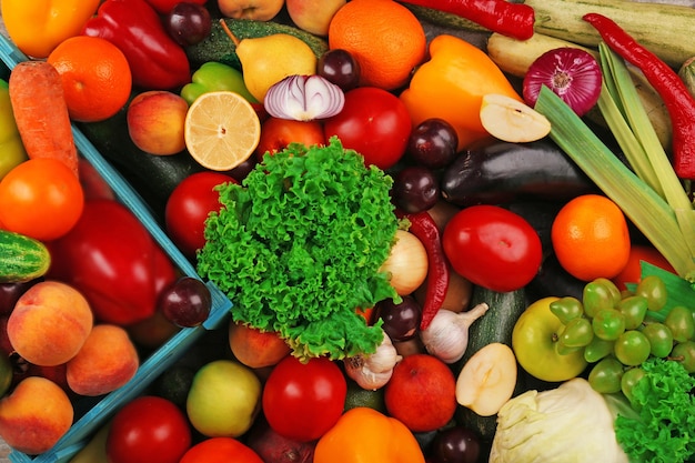 Haufen von frischem Obst und Gemüse aus nächster Nähe