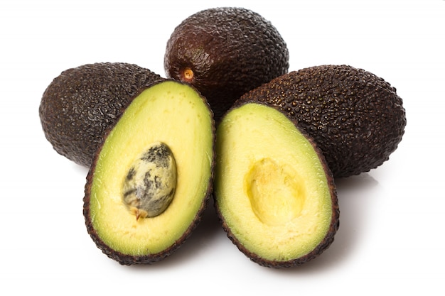 Haufen von kleinen Avocados