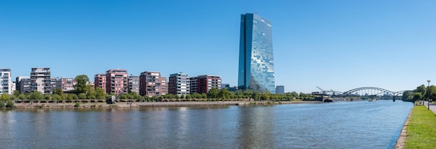 Hauptsitz der Europäischen Zentralbank oder EZB in Frankfurt am Main Panorama