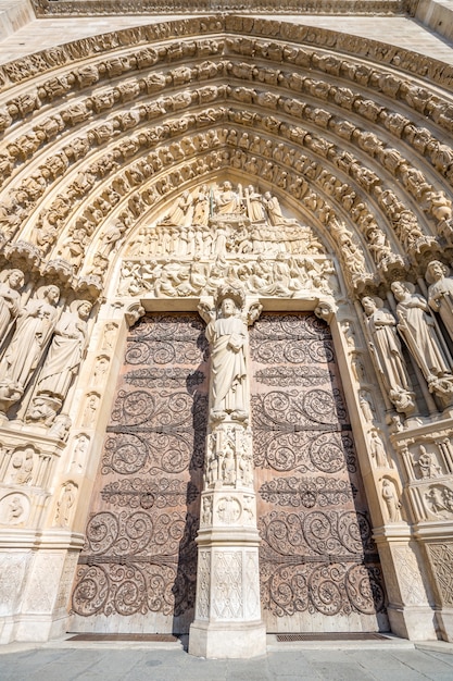 Haupttor der Kathedrale Notre Dame Paris France