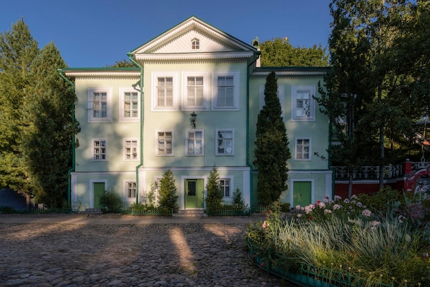 Haus des Abtes in der Heiligen Mariä Himmelfahrt PskovPechersk Kloster Pechory Region Pskow Russland