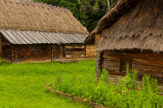 Haus im Dorf. Kosakenhaus. Ukrainische Kultur