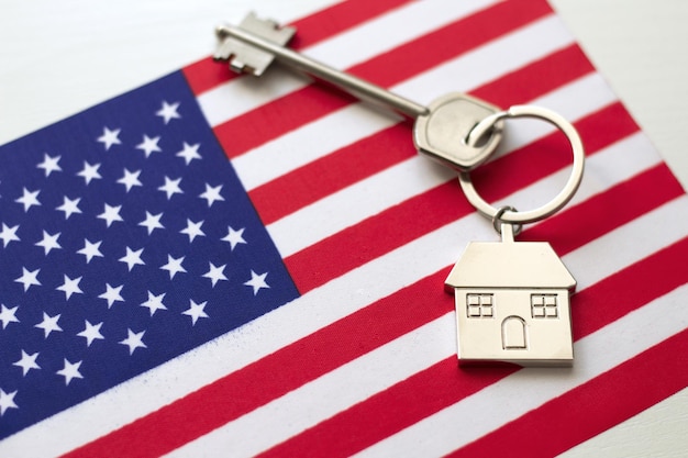 Haus mit der Flagge der USA Einwanderung nach Amerika Immobilienkauf Häuser zur Miete Immobilienpreis Erwerb von Immobilien in einem anderen Staat