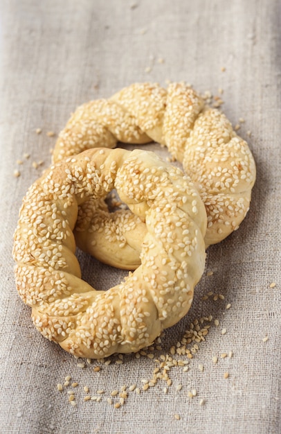 hausgemachte Bagels mit Sesam