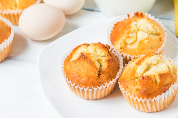 Hausgemachte Bananenmutter Muffins Bereit zum Essen