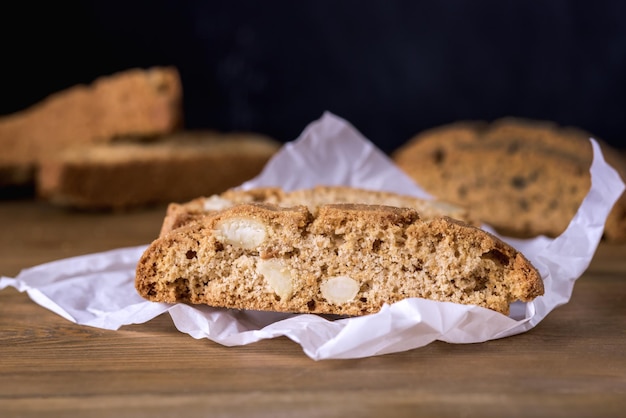 Hausgemachte Biscotti Cantuccini Italienische Mandelbonbons Kekse Kekse auf Holzhintergrund Dessert