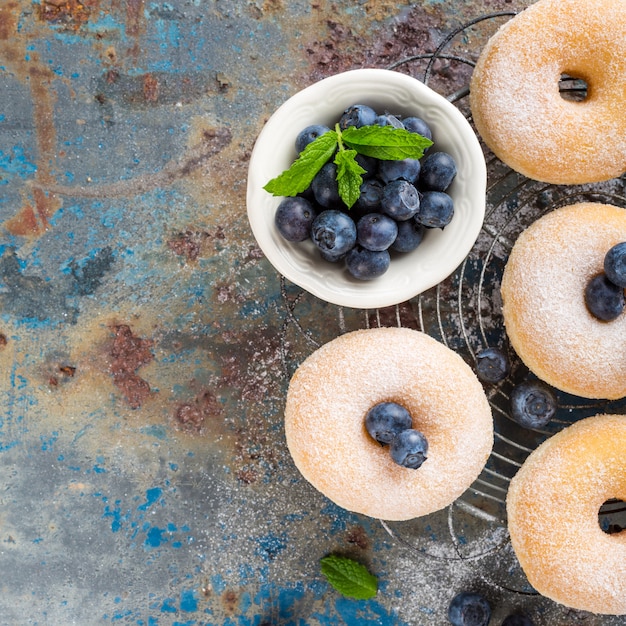 Hausgemachte Donuts mit Zucker