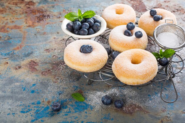 Hausgemachte Donuts mit Zucker