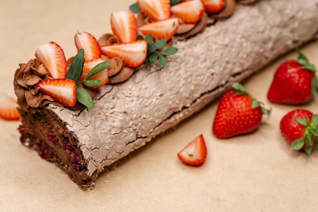 Hausgemachte Erdbeer-Shortcake-Kuchenrolle Süße Rolle gefüllt