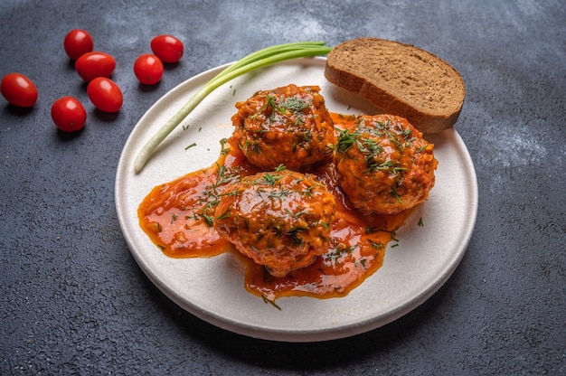 Hausgemachte Fleischbällchen in Tomatensauce