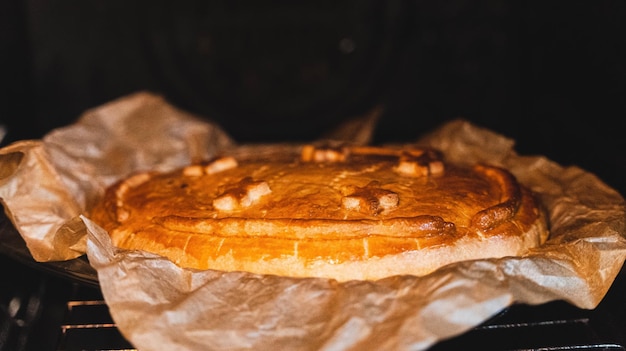 Hausgemachte Fleischkuchen wird im Ofen gebacken