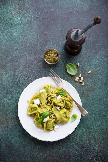 Hausgemachte italienische Tortelloni