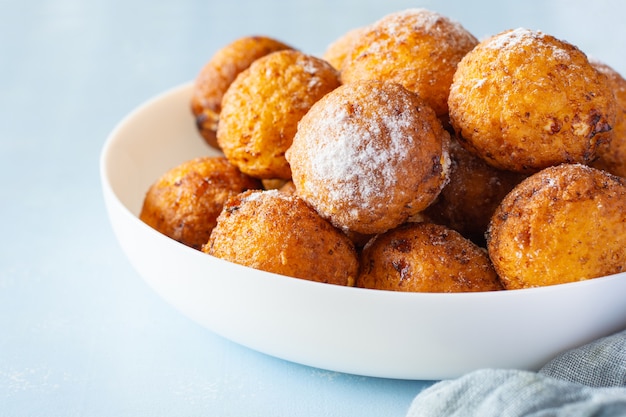 Hausgemachte Kuchen aus Quarkbällchen