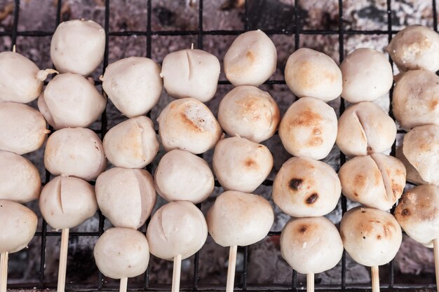 Hausgemachte Mini Hot Dogs und Fleischbällchen