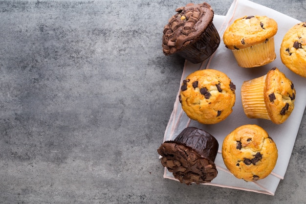 Hausgemachte Muffins mit Schokolade