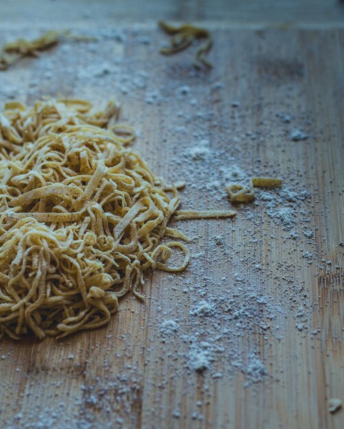 Hausgemachte Nudeln für die Suppe