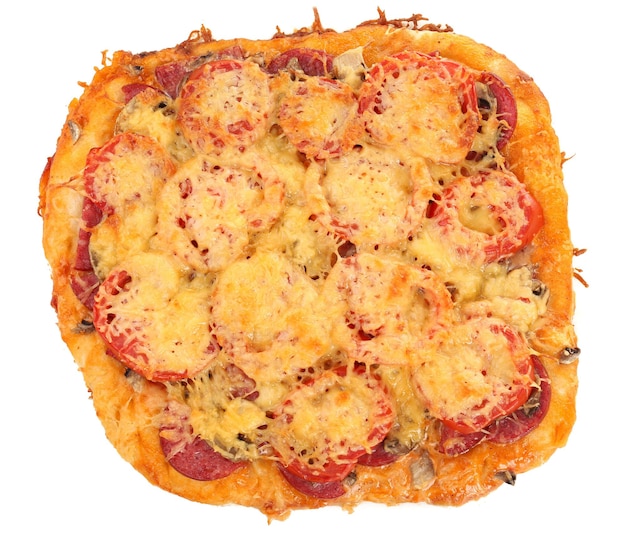 Hausgemachte Pizza auf Backpapier hautnah