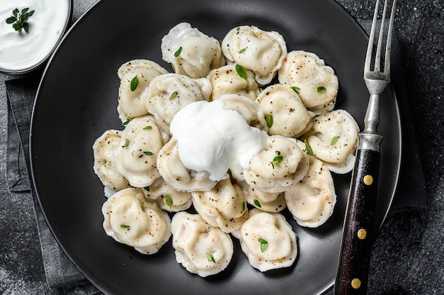 Hausgemachte Ravioli-Knödel mit Rind- und Schweinefleisch