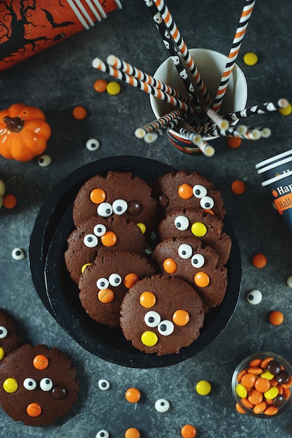 Hausgemachte Schokoladenkekse für Halloween-Party