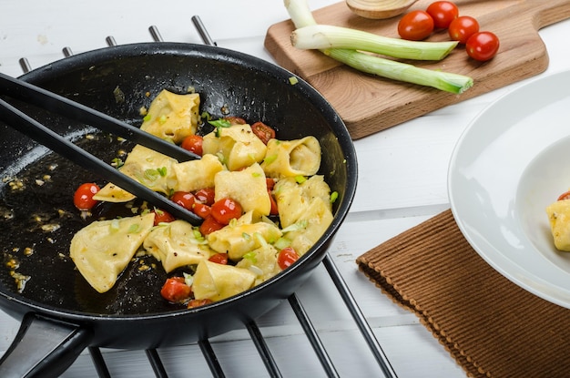 Foto hausgemachte tortellini